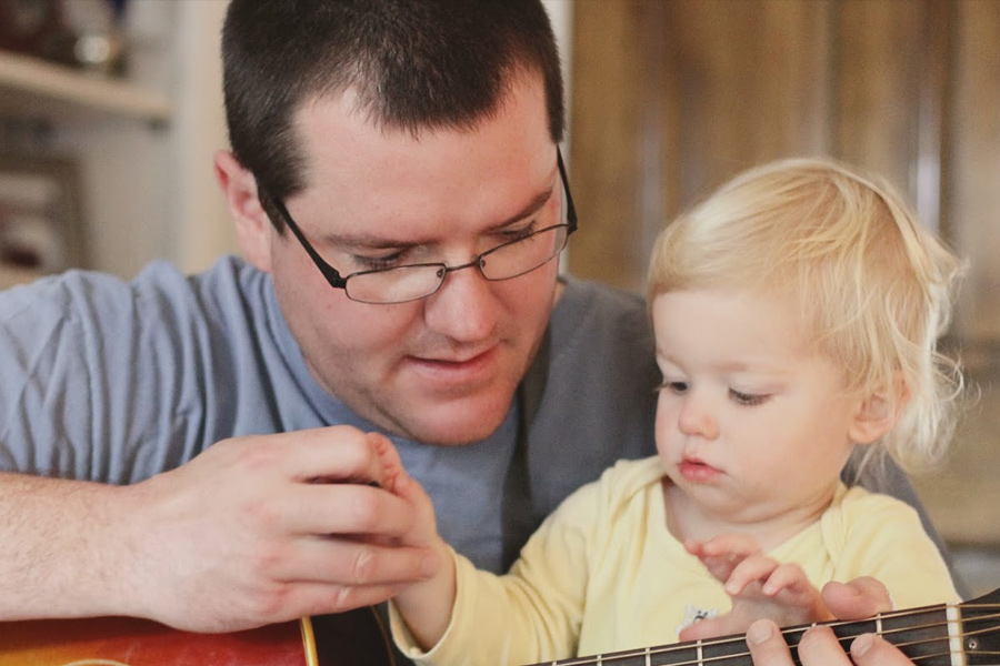 Có nên cho trẻ học Guitar không