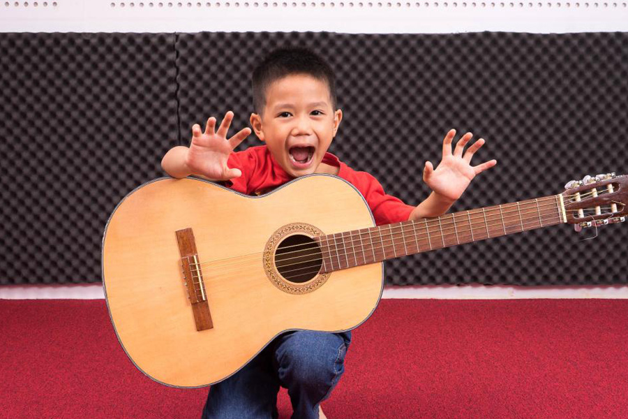 Thời điểm thích hợp cho trẻ học Guitar